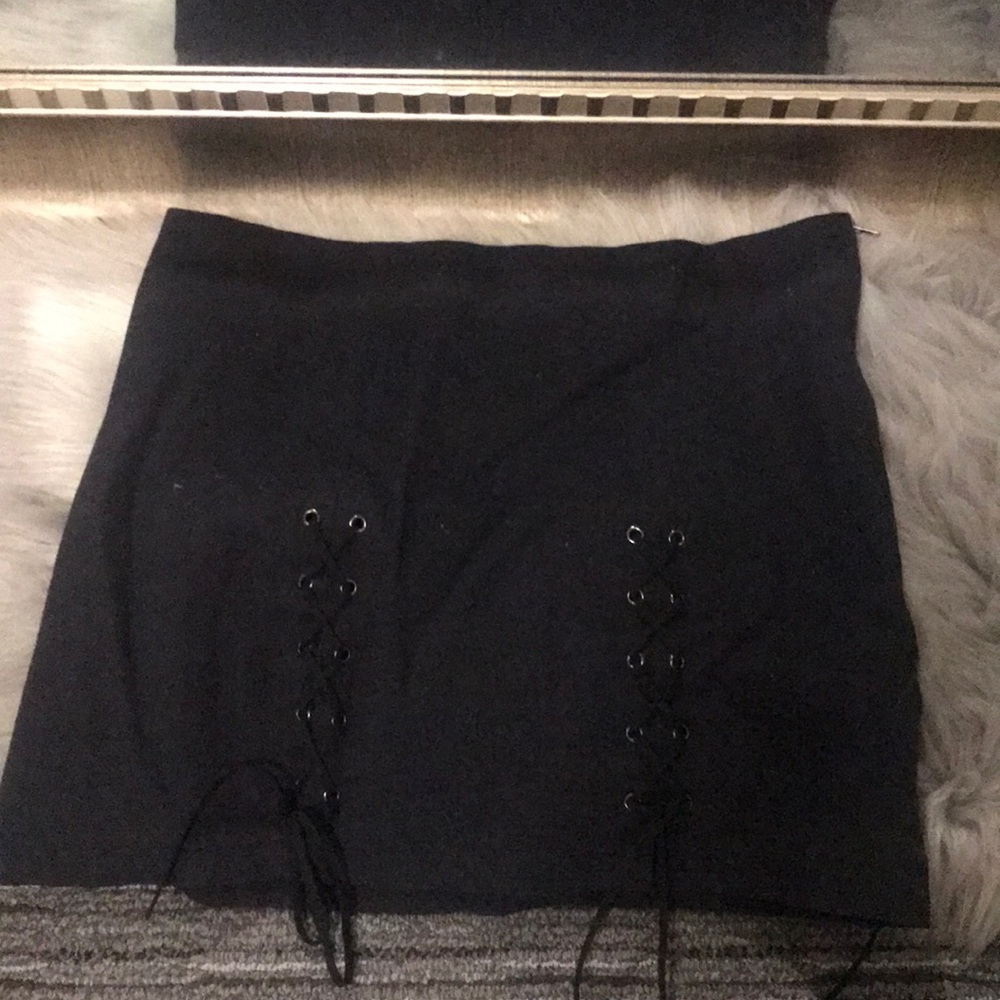 LACE UP BLACK SKIRT
